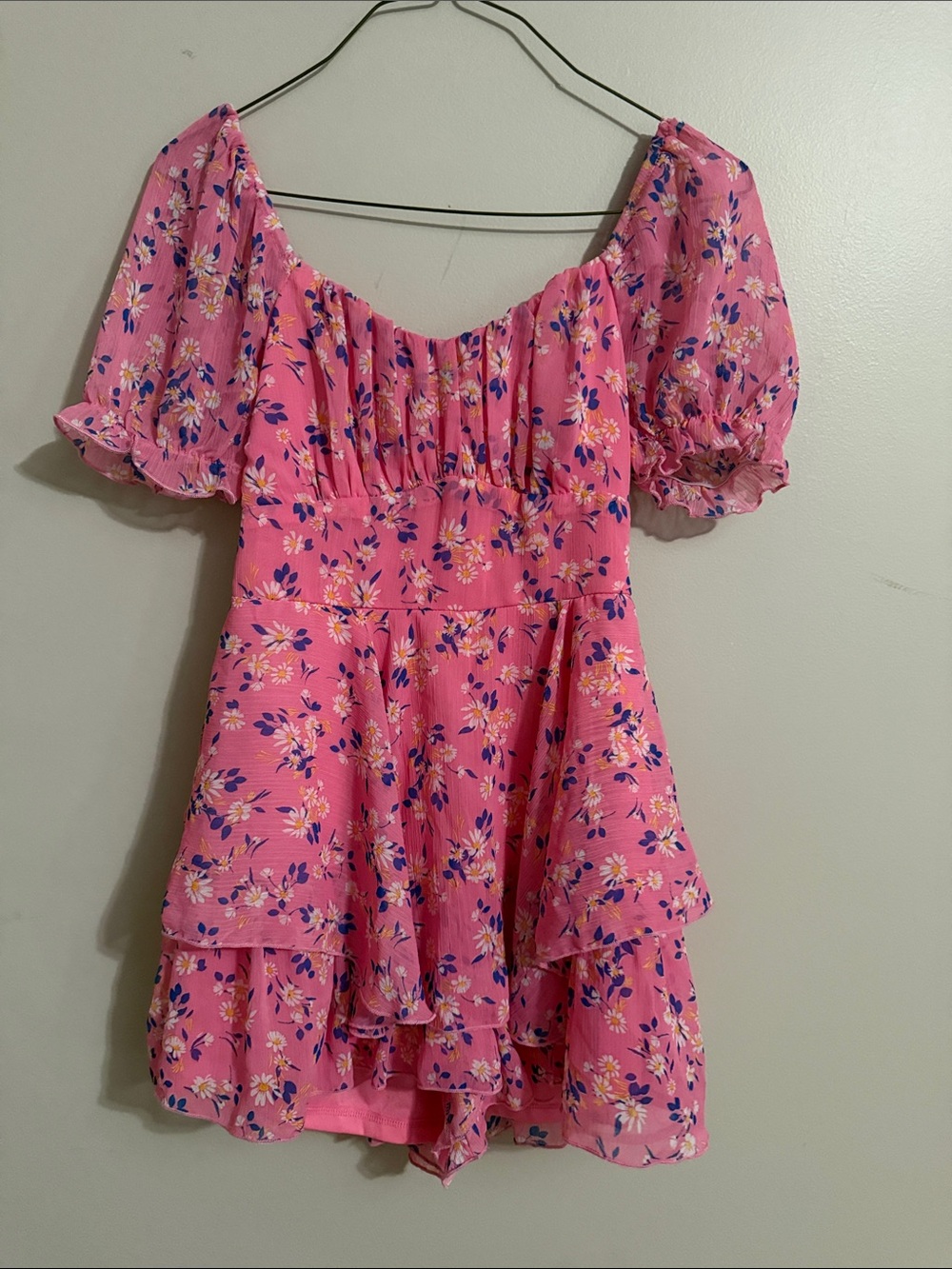 Pink Floral Tiered Short Dress with Puff Sleeves